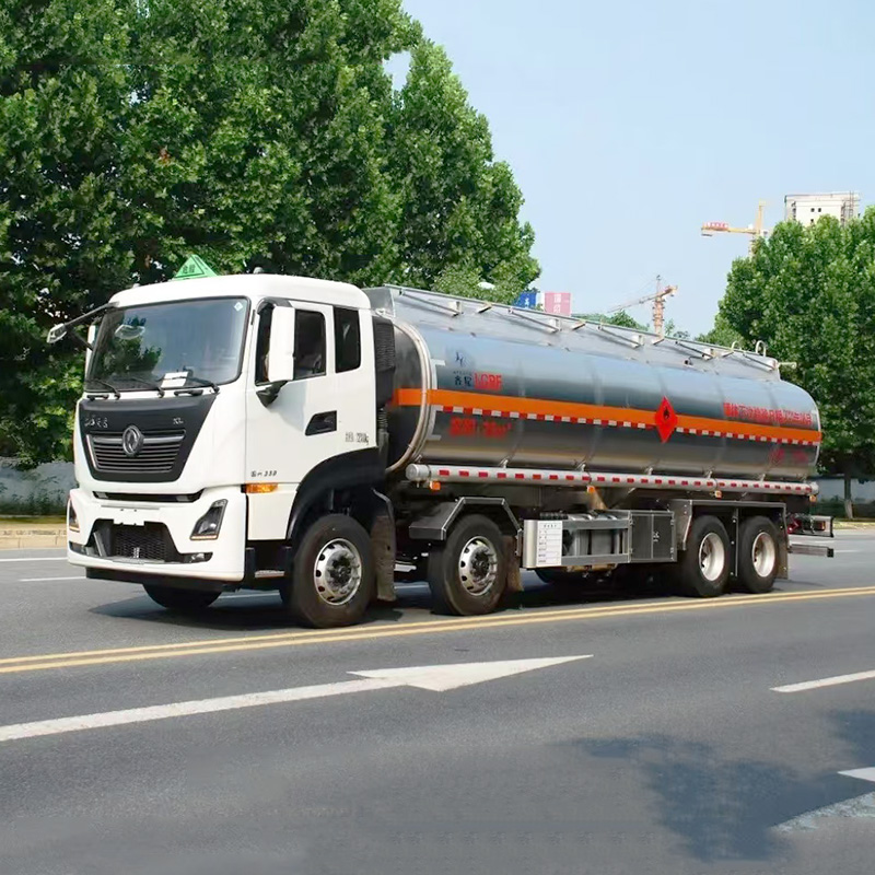 Camion-citerne de ravitaillement en carburant et mazout robuste Dongfeng Tianlong 30000L