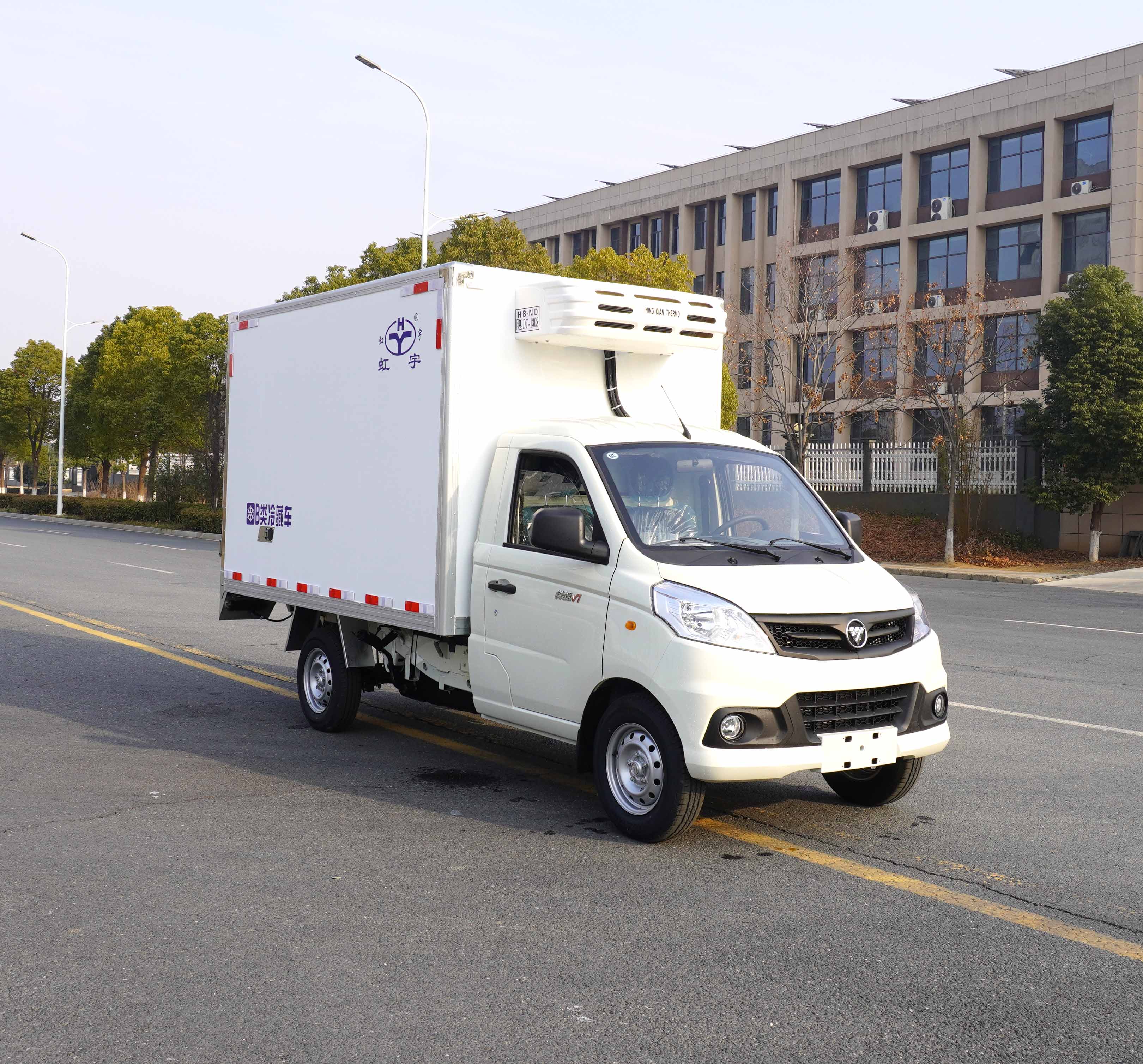Camion fourgon réfrigéré léger Foton 4X2 à prix compétitifs
