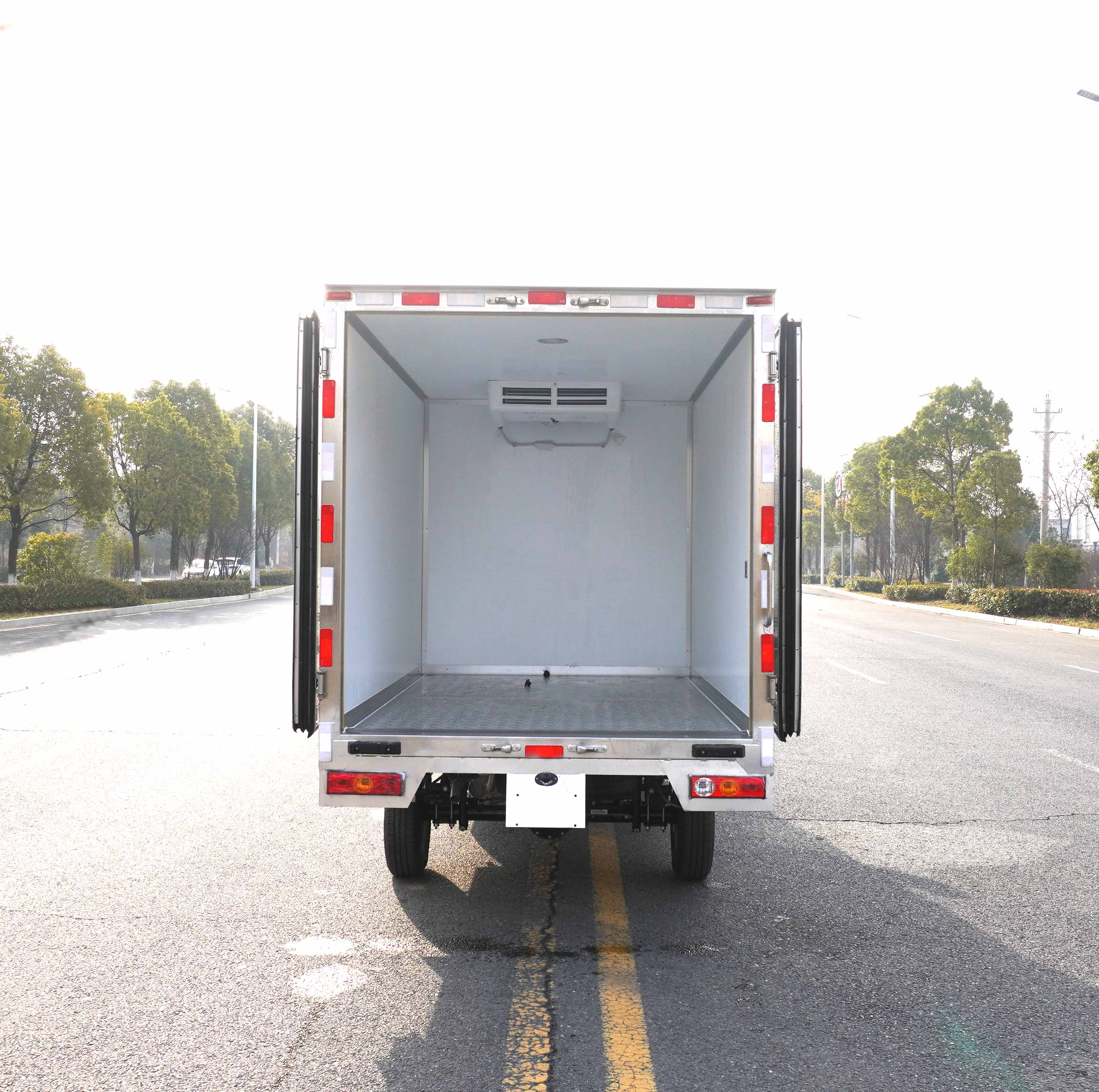 Camion fourgon réfrigéré léger Foton 4X2 à prix compétitifs