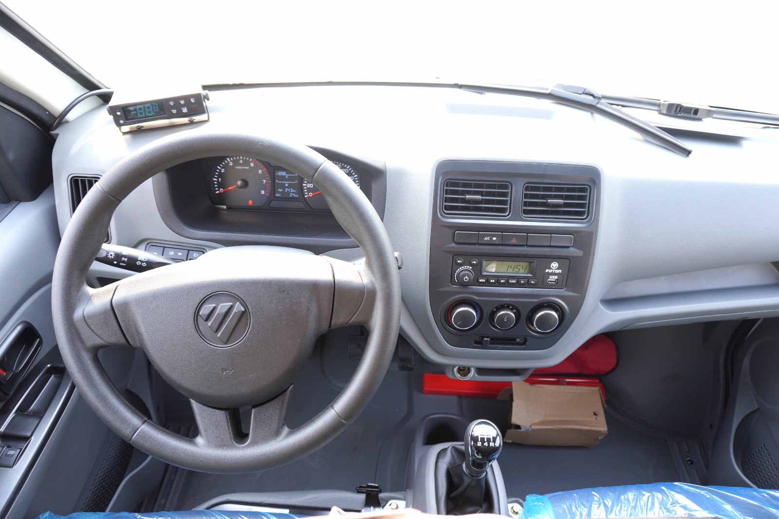 Light Refrigerated Van Truck