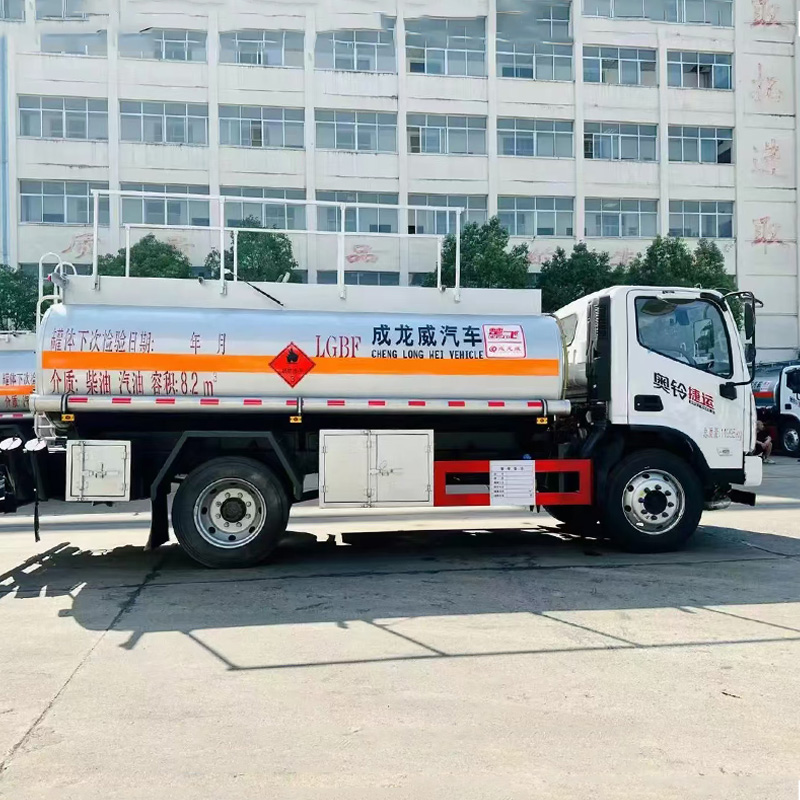Camion-citerne 10000L personnalisé à l'exportation en usine Camion-citerne à carburant Foton 4X2 Camion-citerne à liquide Camion-citerne à huile en acier au carbone