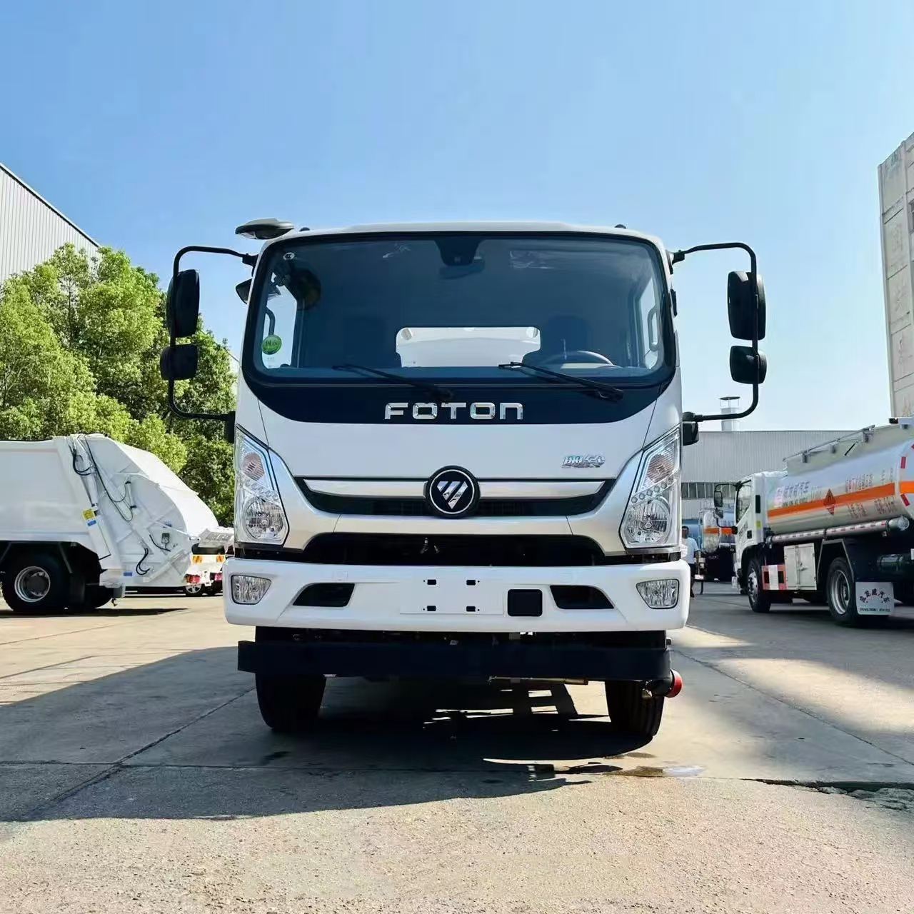 Camion-citerne 10000L personnalisé à l'exportation en usine Camion-citerne à carburant Foton 4X2 Camion-citerne à liquide Camion-citerne à huile en acier au carbone