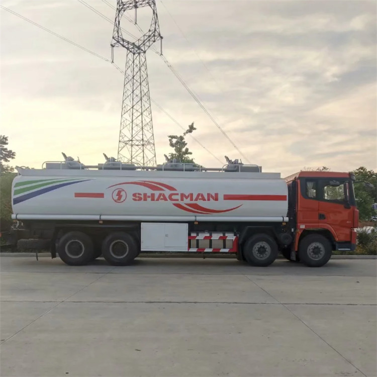 Автоцистерна ШАКМАН 8×4