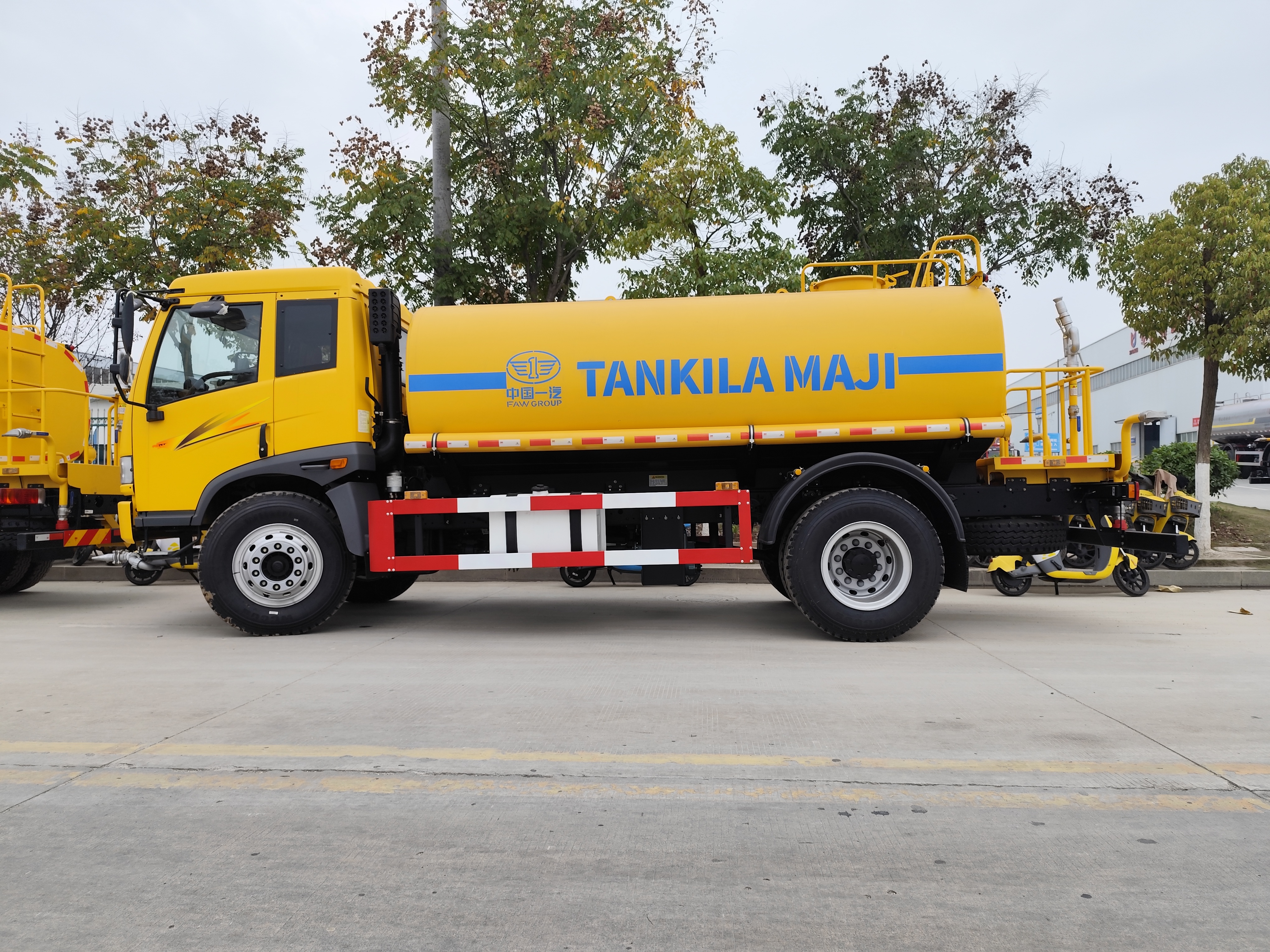 FAW sprinkler truck