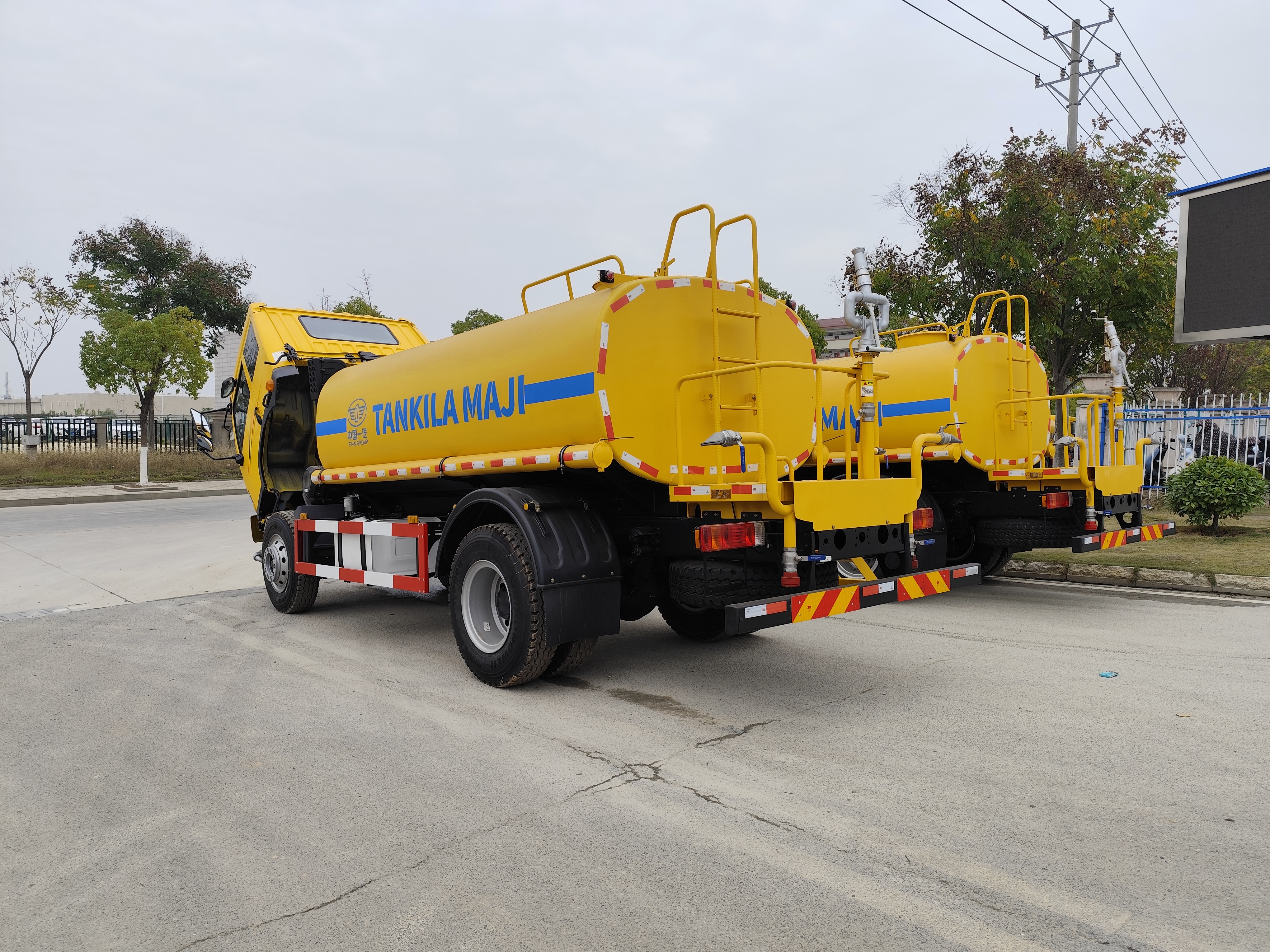FAW sprinkler truck