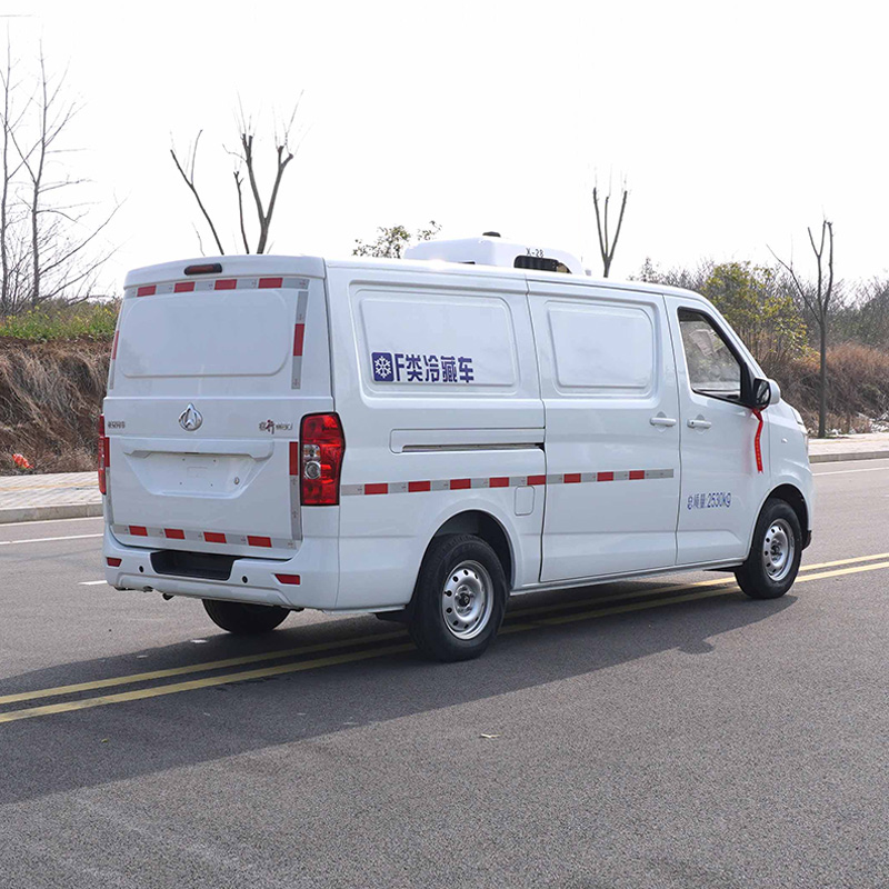Camion frigorifique Changan Ruixing M80