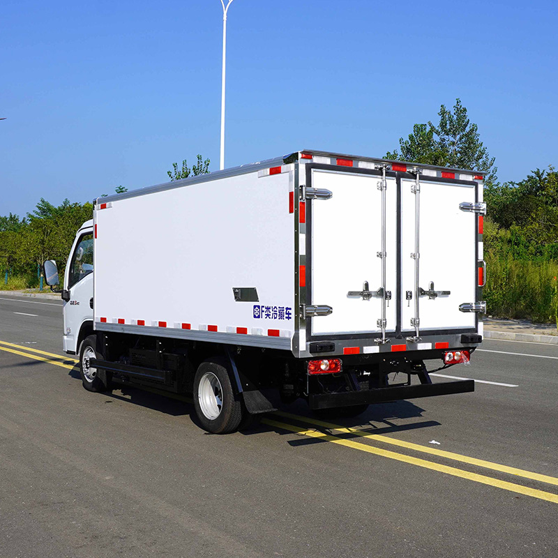 Camion frigorifique diesel Yuejin Xiaofuxing S80