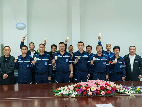 الالتزام يحدد المسؤولية والشرف يخلق الأسطورة