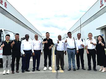 Зарубежные гости из Индии посетили завод для обмена опытом и сотрудничества