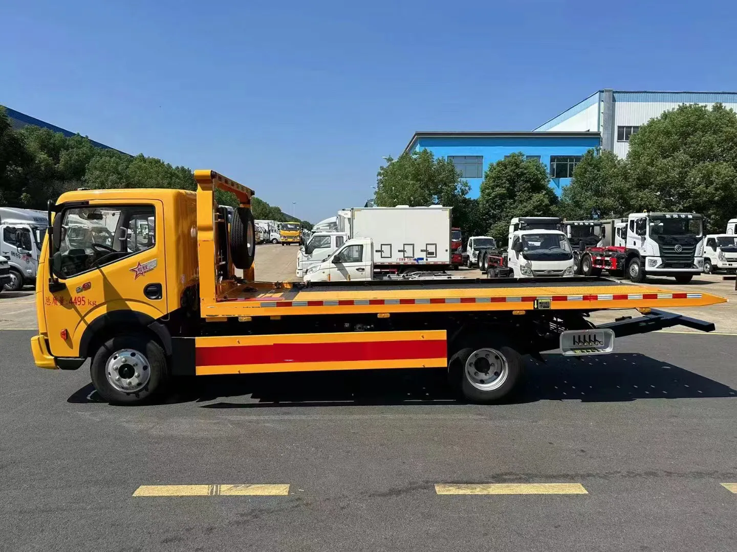 Trak Pembongkar Penyelamat Jalan Dongfeng 3 tan Pemuatan Platform dan Pengangkat 4 tan