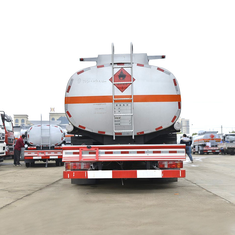 HOWO TX 350 horsepower 6X4 oil tanker