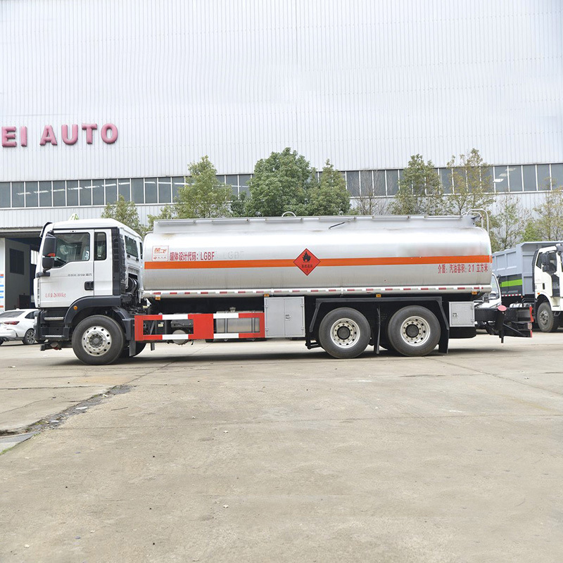HOWO TX 350 horsepower 6X4 oil tanker