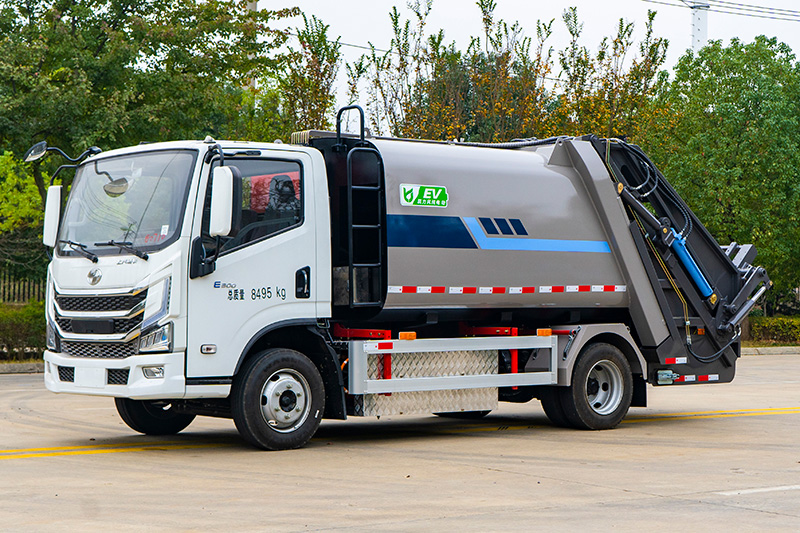 Hybrid Compressed Garbage Truck