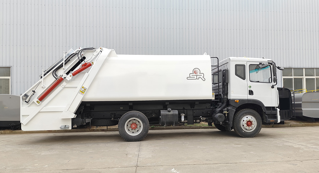 Compressed Garbage Truck
