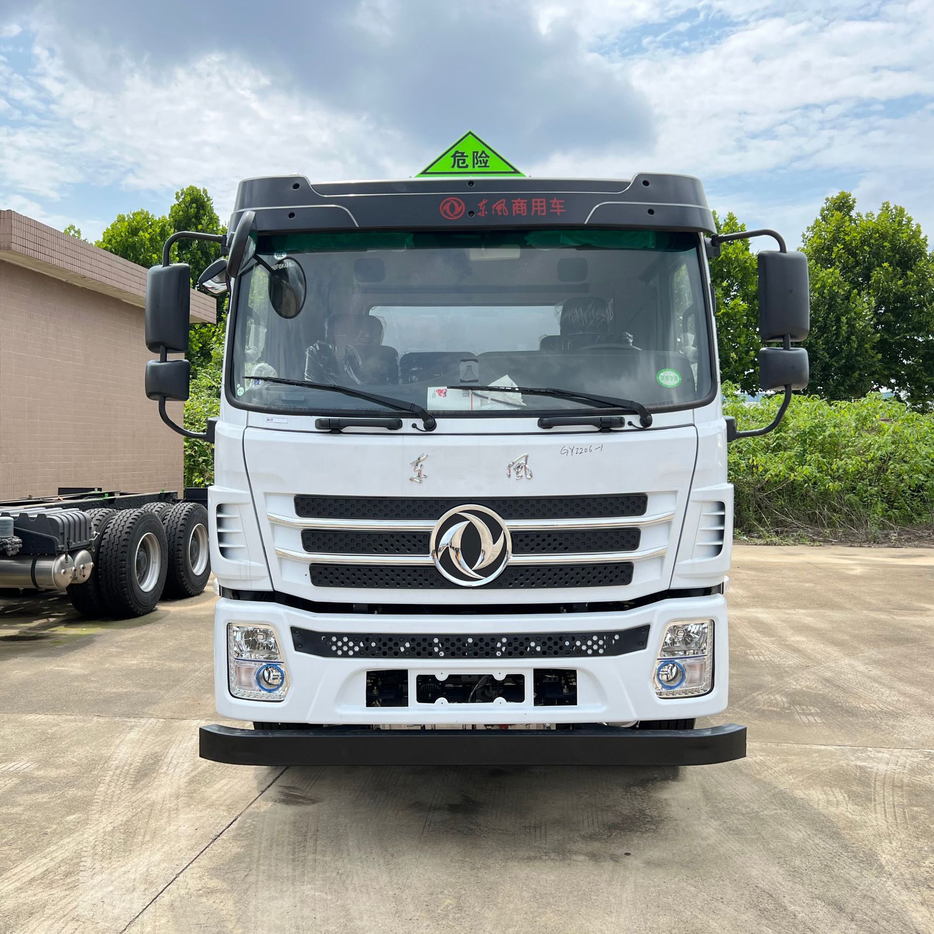 Camion-citerne à carburant Dongfeng 12,9 m3 de haute qualité
