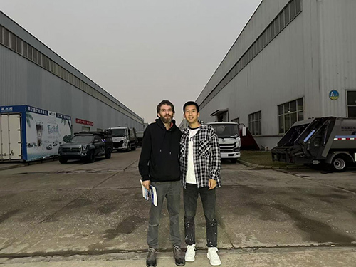 Russian customer visits: cooperation with specialized truck factory