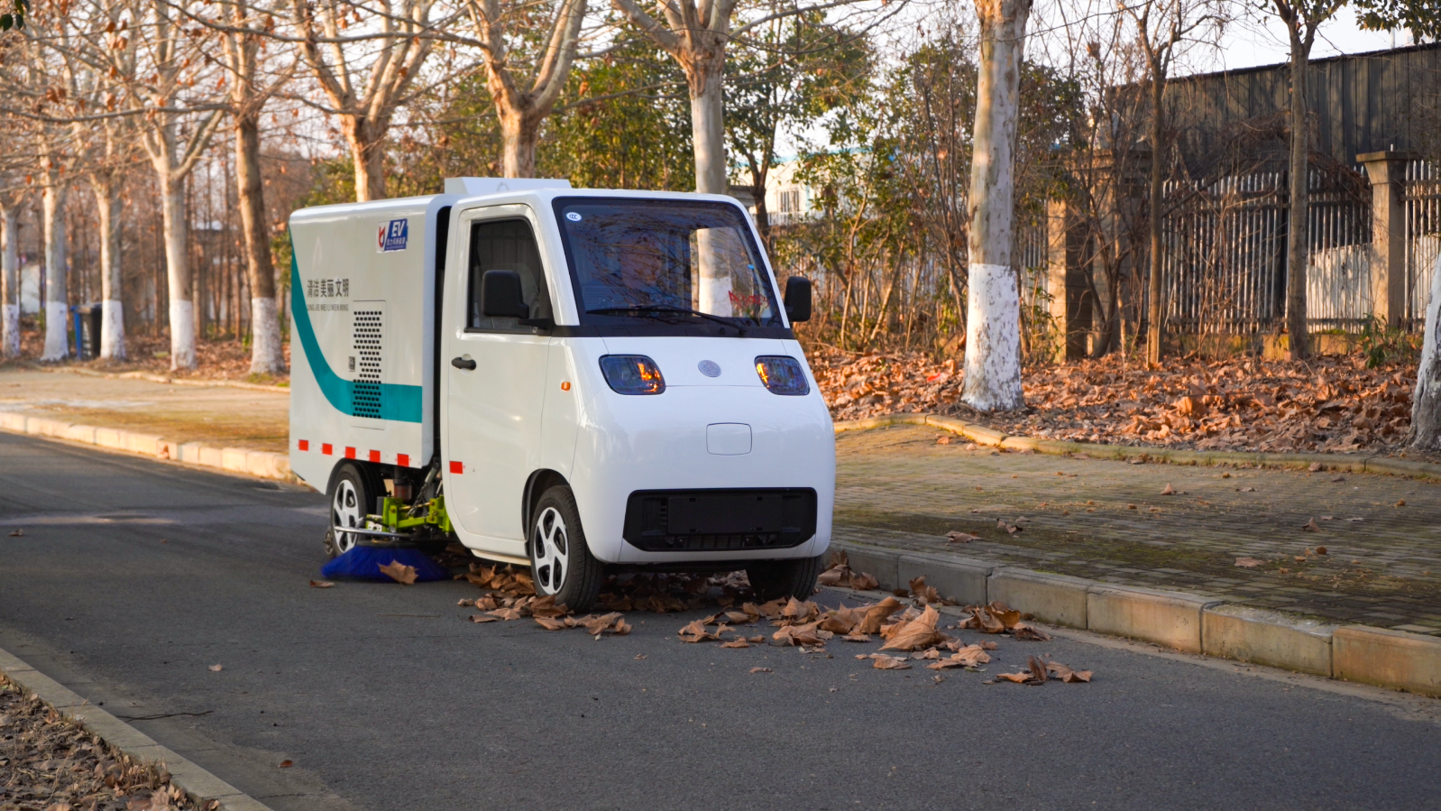 New energy road sweeper