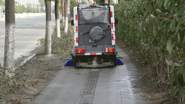 New energy road sweeper