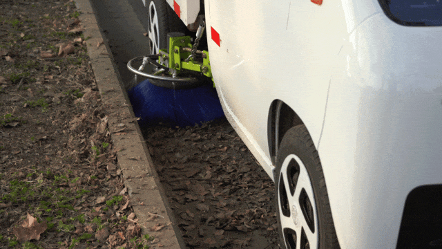New energy road sweeper