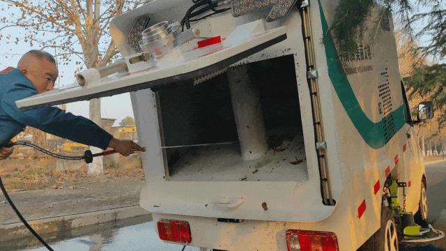 New energy road sweeper