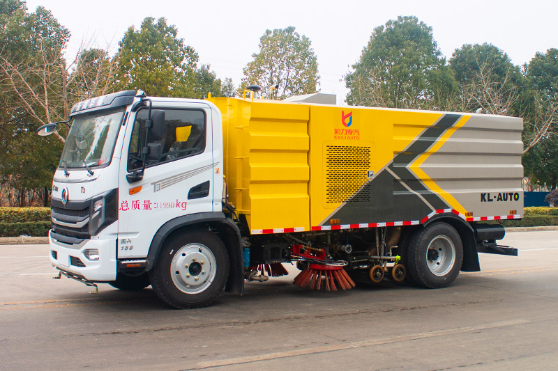 china medium road sweeper truck