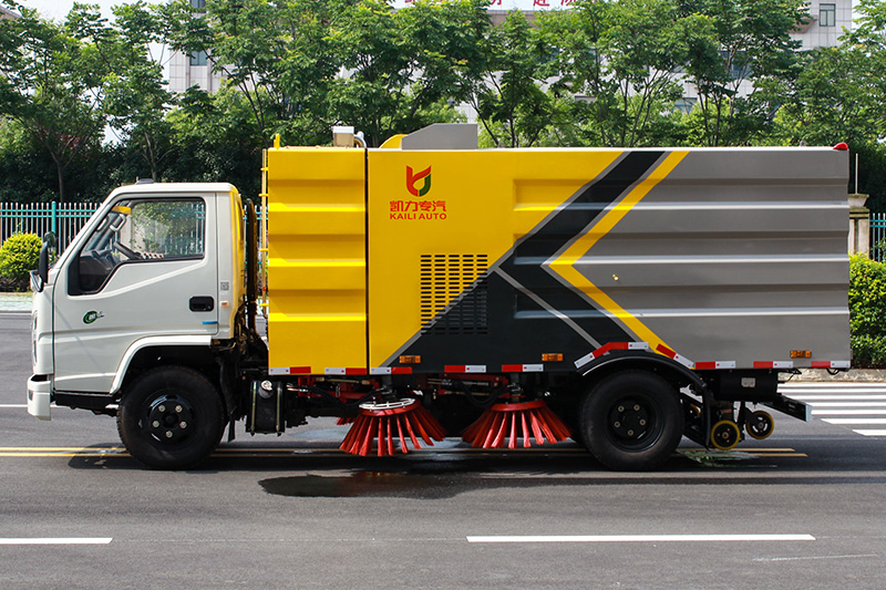 china medium road sweeper truck