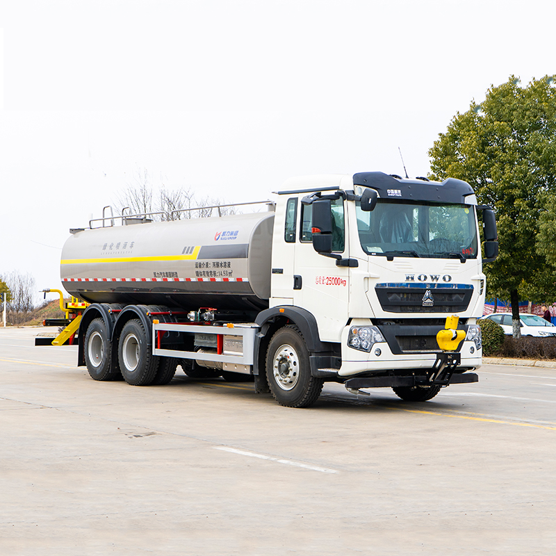 Sinotruck како 4X2 15 КБМ Поливальная машина Водяной бак для уборки улиц