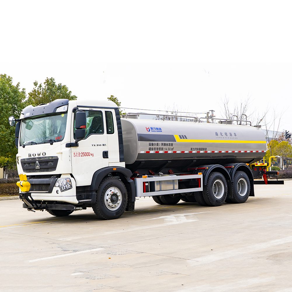 Sinotruck како 4X2 15 КБМ Поливальная машина Водяной бак для уборки улиц