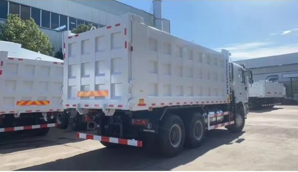 Тяжёлый самосвал Шаанци 6X4