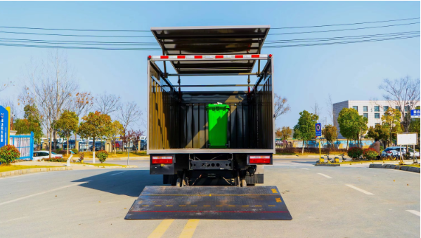 Closed Barrel Garbage Truck