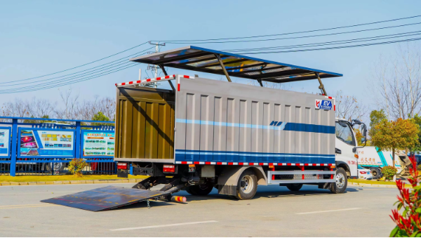 Closed Barrel Garbage Truck