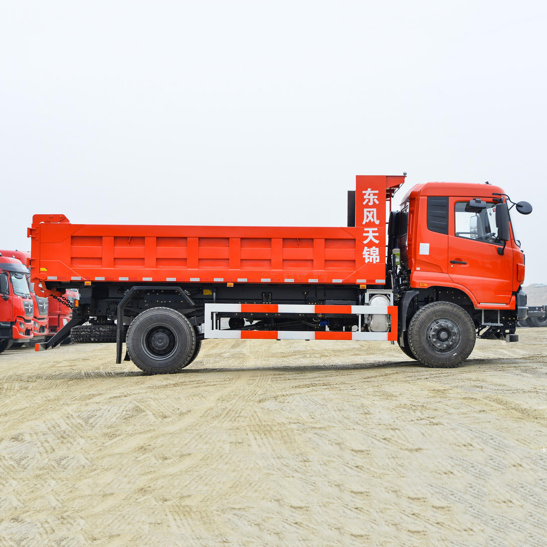 Дунфэн Тяньцзинь ВР 4x2 350 л.с. дизельный самосвал 5,2 м