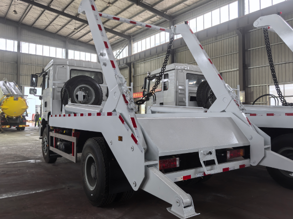 Swing Arm Garbage Truck
