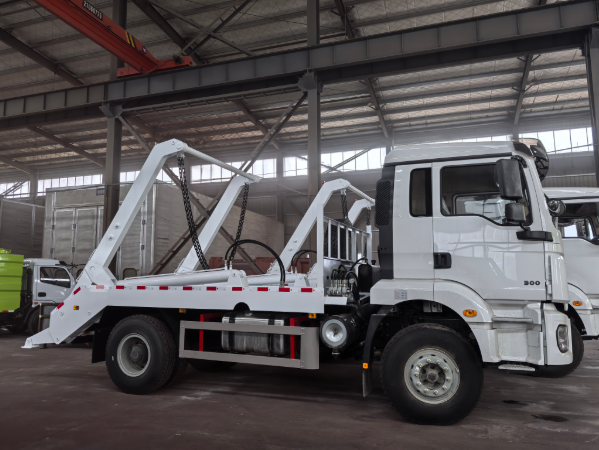 Swing Arm Garbage Truck