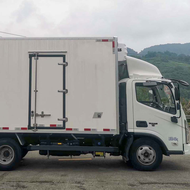 Camión refrigerado Beiqi Ruixiang de una sola fila, 4x2, 131 caballos de fuerza y ​​4,08 metros de longitud.