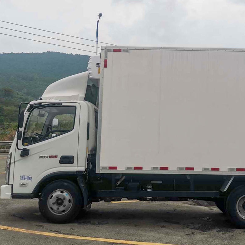 Camión refrigerado Beiqi Ruixiang de una sola fila, 4x2, 131 caballos de fuerza y ​​4,08 metros de longitud.