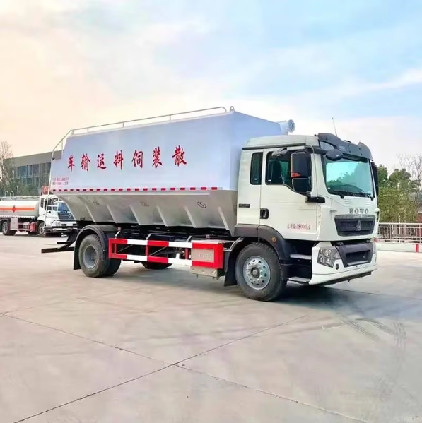 Howo Customized 12 Ton 15 Ton Bulk Feed Truck Bagong Diesel Feed Haul Truck para sa Farm Livestock