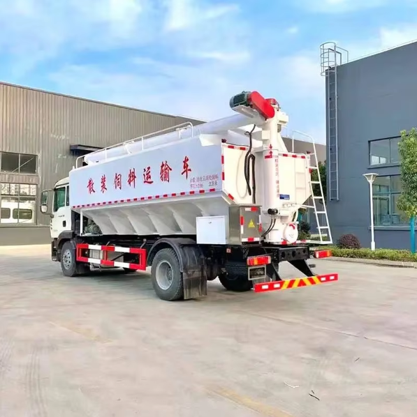Howo Customized 12 Ton 15 Ton Bulk Feed Truck Bagong Diesel Feed Haul Truck para sa Farm Livestock