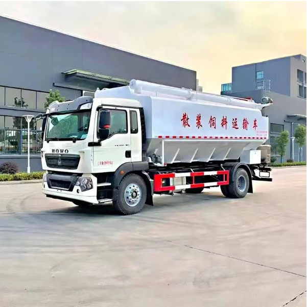 Howo Customized 12 Ton 15 Ton Bulk Feed Truck Bagong Diesel Feed Haul Truck para sa Farm Livestock