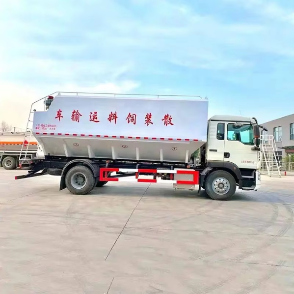 Howo Customized 12 Ton 15 Ton Bulk Feed Truck Bagong Diesel Feed Haul Truck para sa Farm Livestock