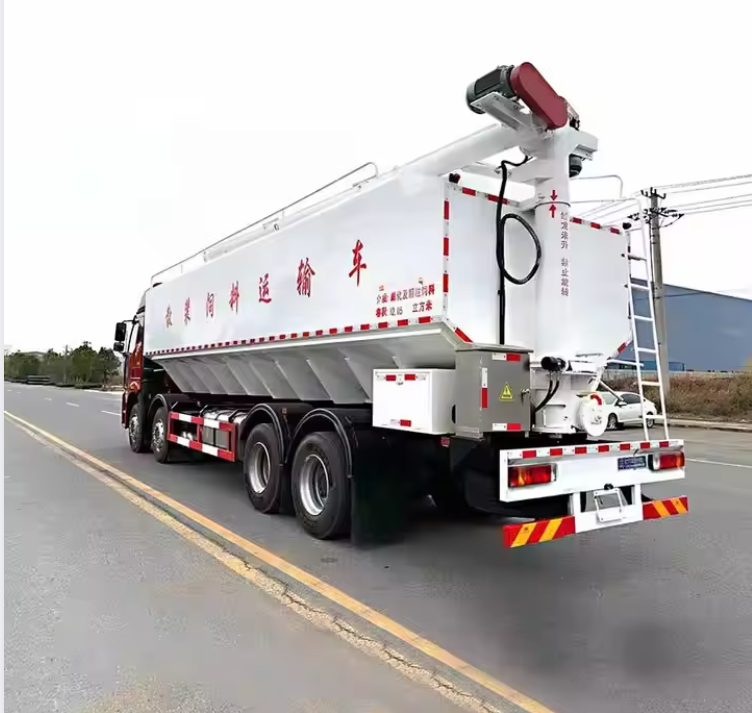 Camión cisterna de 25 toneladas para transporte de alimento avícola, de granos a granel y para granjas.