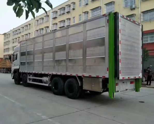 Heavy Duty Livestock Transport Truck