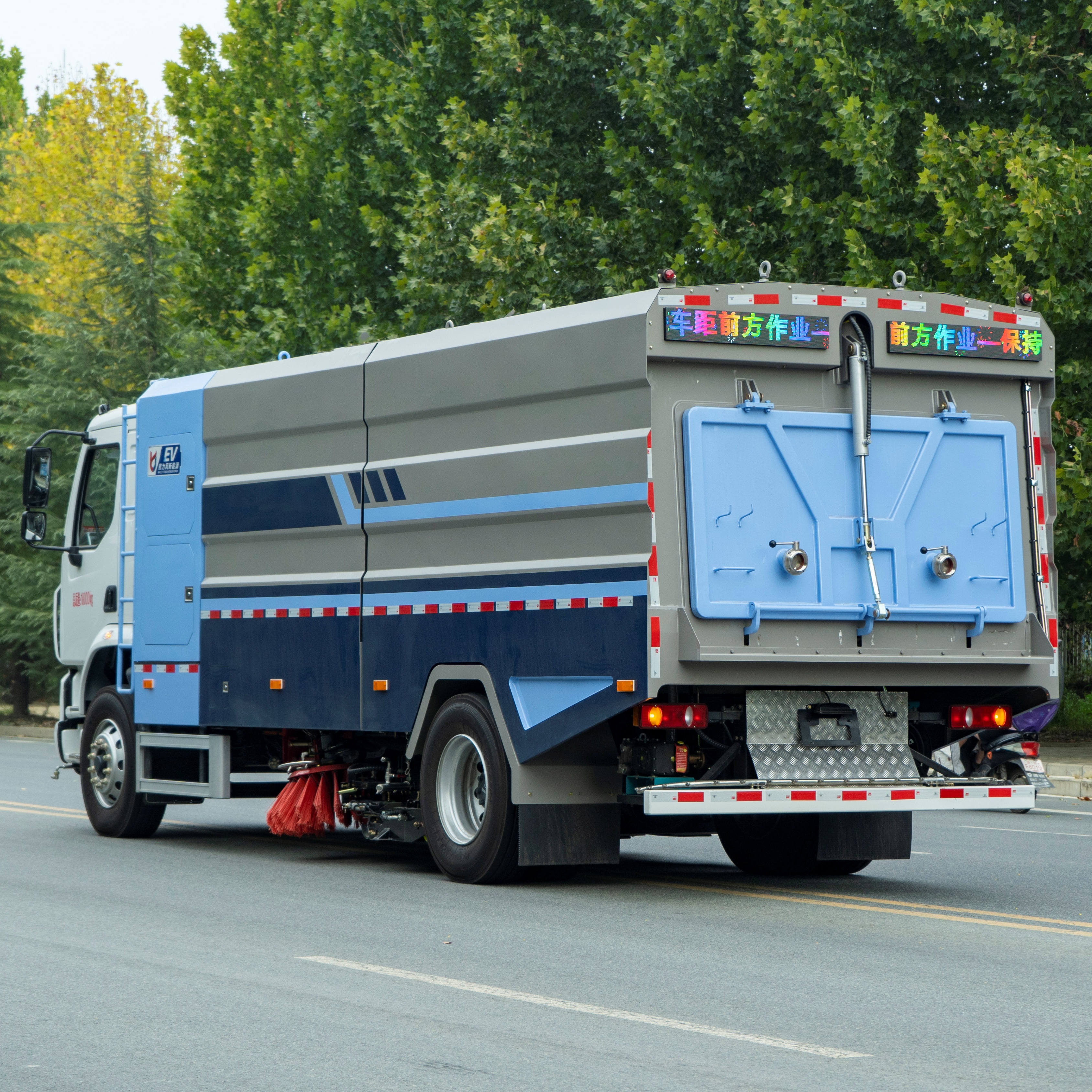 Vehículo de lavado y barrido Kailifeng Liuqi Chenglong M3