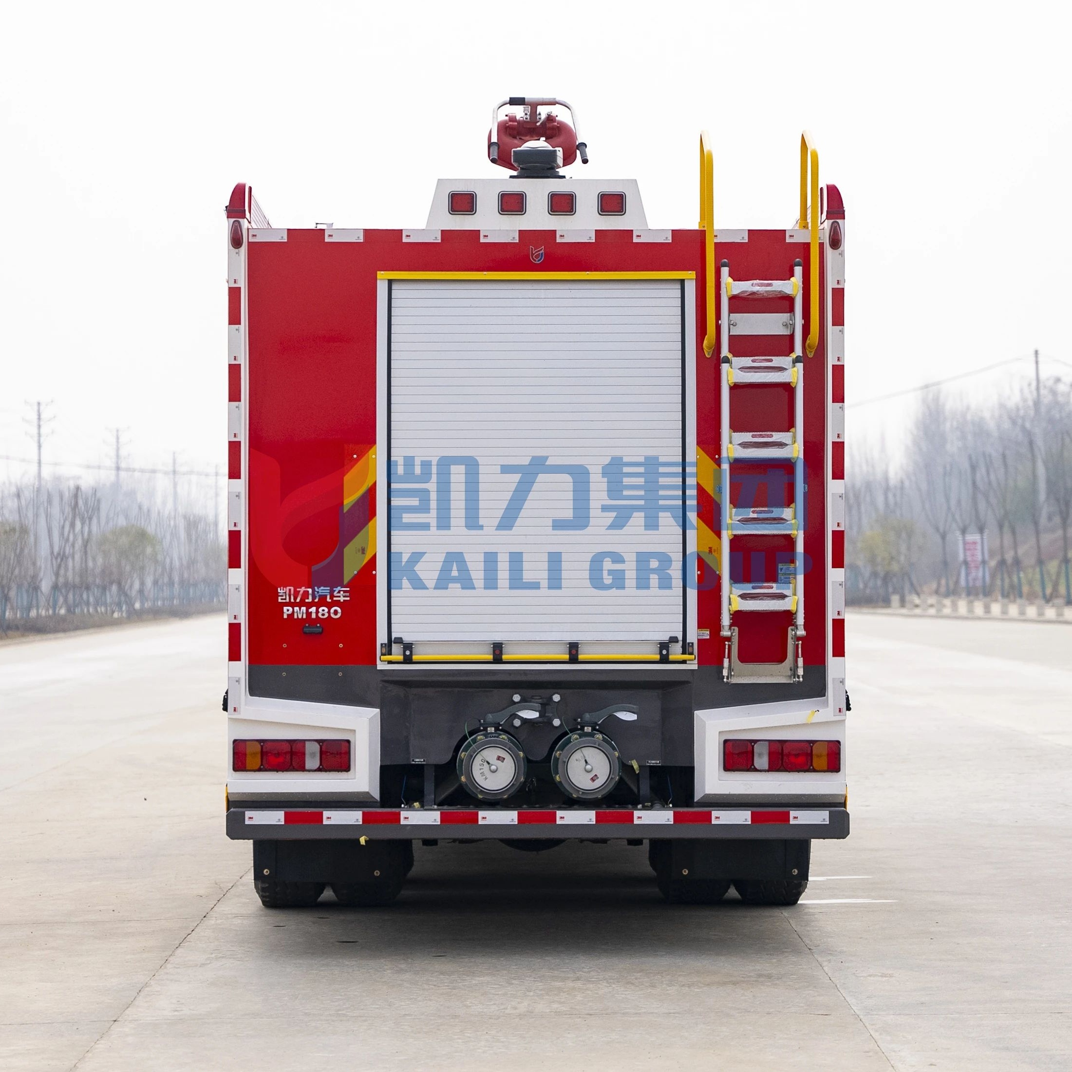 Camión de bomberos de espuma de 18 metros cúbicos con eje trasero doble Kailifeng Sinotruk HOWO