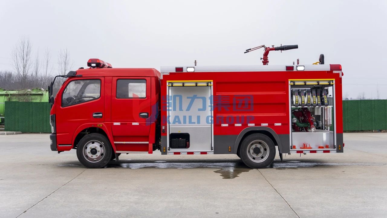 Kailifeng Dongfeng Caput 5 - cubic - meter foam fire engine