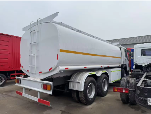Camión cisterna de combustible HOWO 6X4 22CBM Euro 3 para transporte de petróleo