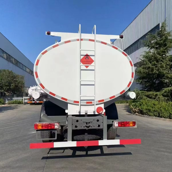 Camión cisterna de combustible HOWO 6X4 22CBM Euro 3 para transporte de petróleo
