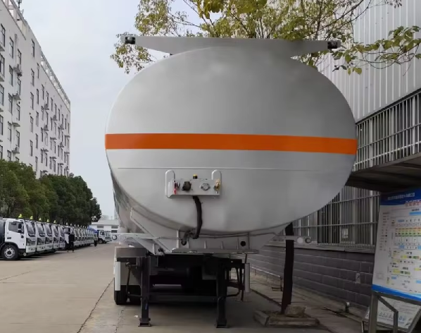 Capaz de remolcar diésel y gasolina, nuevo semirremolque cisterna chino de 30 toneladas
