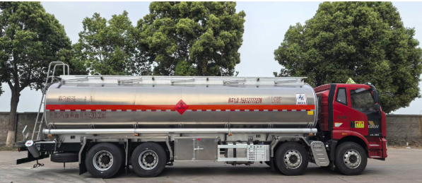 Camión cisterna FAW 8x4 de 30.000 litros para combustible en venta