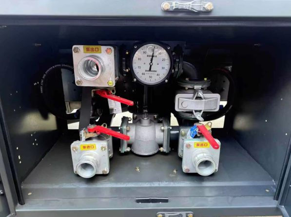 Camión cisterna de gasolina HOWO de 340 CV y 20.000 L de aleación de aluminio.